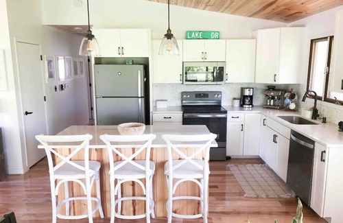 Panora House | Experience Scenic Treetop Views at Lake Panorama Resort