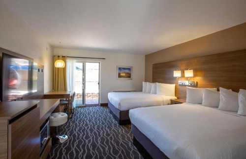 West Sedona Hotel | Stylish Double Queen with Scenic Views in Sedona Boutique Hotel