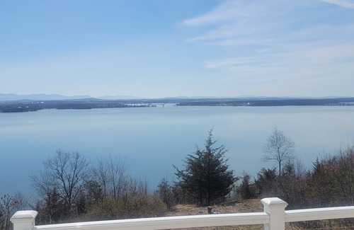 Port Henry House | Scenic views of Lake Champlain and Vermont's Green Mountains