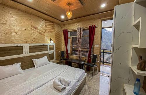 Theog House | Alpine Crest Homestay: Family-Friendly & Pet Welcoming Retreat