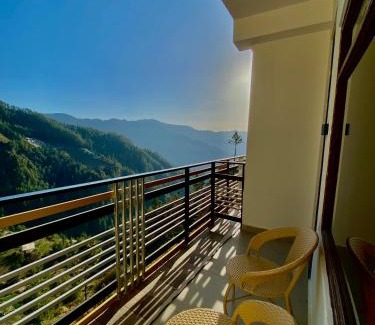 Theog House | Alpine Crest Homestay: Family-Friendly & Pet Welcoming Retreat