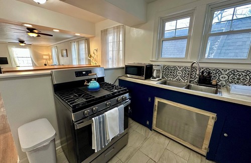 Ecorse Apartment | Scenic Waterfront Escape with Ocean View and Free Parking