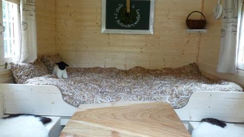 Unterbernhards Apartment | Cozy Schäferwagen "Hirtenstern" - Family-Friendly Retreat