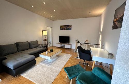 Untermeiderich Apartment | Relax in Style with Kitchen, Garden & Netflix Access