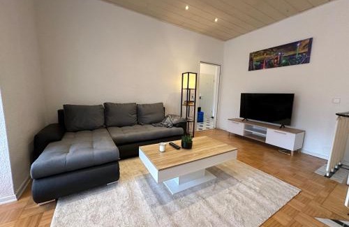 Untermeiderich Apartment | Relax in Style with Kitchen, Garden & Netflix Access