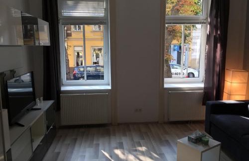 Penzing Apartment | Charming Schönbrunn Apartment: Pet & Child Friendly Stay