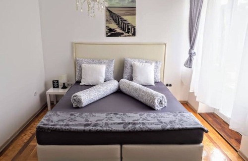 Schonbrunn Condo | Schönbrunn Palace Apartments #5 - Free Parking & 24h Check-in