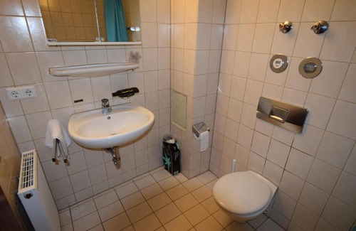 Birkach-Nord Apartment | Comfortable 2-Room Getaway with Child-Friendly Amenities