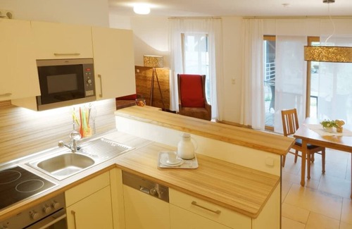 Burglengenfeld Apartment | Spacious 90m2 Apartment with Balcony & Breakfast Included