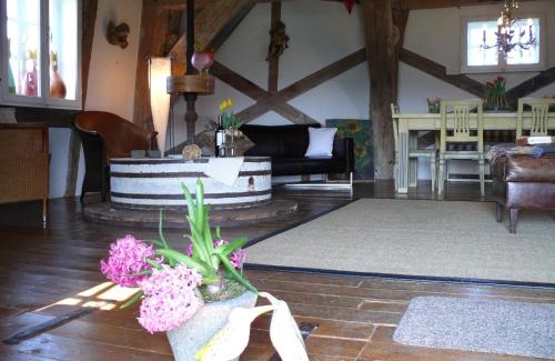 Wangels House | Charming Mill Retreat Steps from the Beach - Pet Friendly