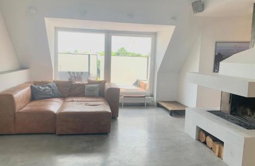 Moosach Apartment | Inviting Rooftop Maisonette with Pet-Friendly Amenities