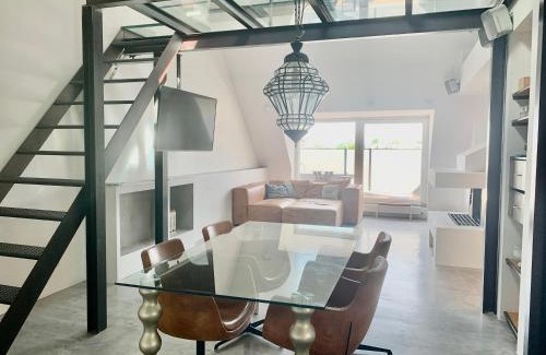 Moosach Apartment | Inviting Rooftop Maisonette with Pet-Friendly Amenities