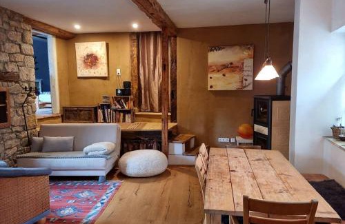 Mußbach Apartment | Cozy Getaway with Fireplace – Rated 9.2 by Guests