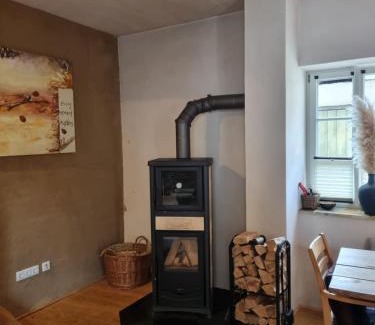 Mußbach Apartment | Cozy Getaway with Fireplace – Rated 9.2 by Guests