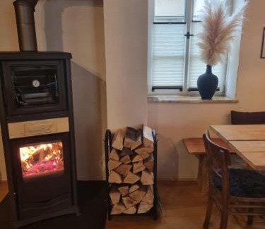 Mußbach Apartment | Cozy Getaway with Fireplace – Rated 9.2 by Guests
