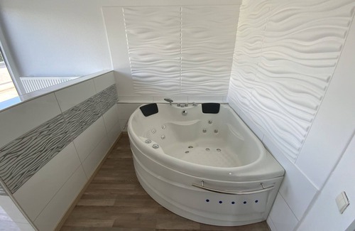 Bayreuth House | Beautiful Vacation Apartment with Lake View and Family Comfort