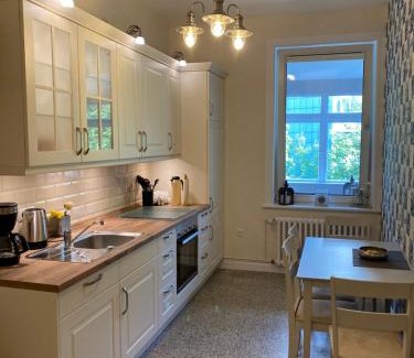 Mitte Apartment | City Center Retreat: Family-Friendly Königswohnung Jun