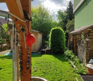 Großeutersdorf Apartment | Cozy Vacation Apartment on Saaleradweg with Restaurant Access