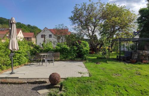 Großeutersdorf Apartment | Cozy Vacation Apartment on Saaleradweg with Restaurant Access