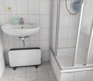 Großeutersdorf Apartment | Cozy Vacation Apartment on Saaleradweg with Restaurant Access