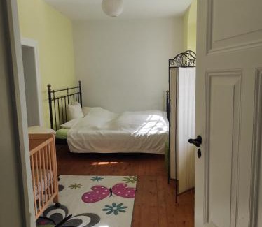 Großeutersdorf Apartment | Cozy Vacation Apartment on Saaleradweg with Restaurant Access