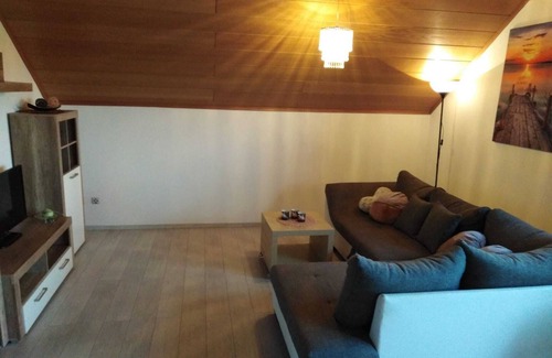 Pottenstein Apartment | Tranquil Country Retreat with Child-Friendly Amenities