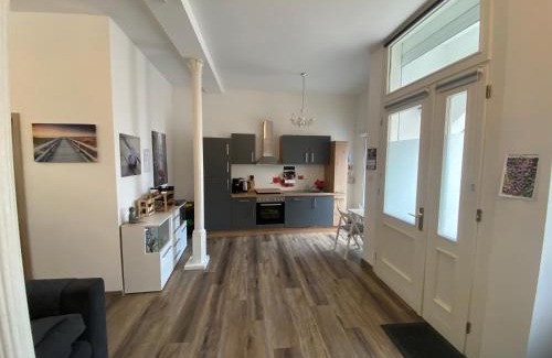 Helbedundorf Apartment | Cozy Studio with Kitchen and Fireplace in Holzthaleben