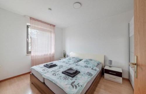 Eller Apartment | Cozy Apartment with Balcony and Garage, Rated 9/10