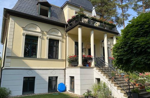 Oberhavel Apartment | Cozy Retreat Near Berlin in Historic Villa with Breakfast