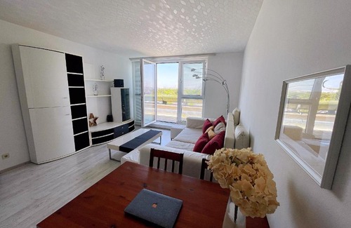 Floridsdorf Apartment | Elegant Apartment with Rooftop Terrace and Great Amenities