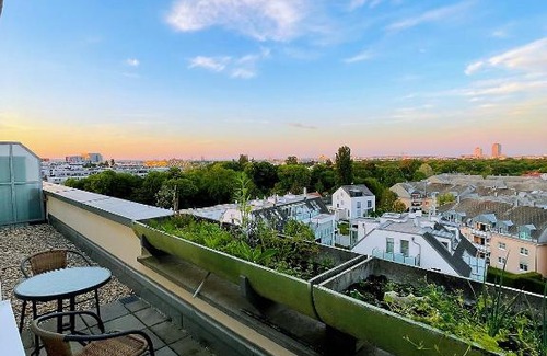 Floridsdorf Apartment | Elegant Apartment with Rooftop Terrace and Great Amenities