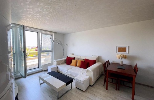 Floridsdorf Apartment | Elegant Apartment with Rooftop Terrace and Great Amenities