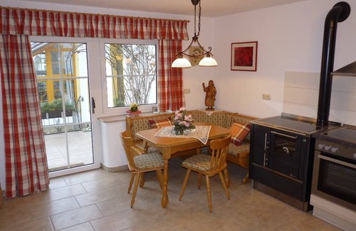 Bad Griesbach im Rottal Apartment | Schöne, zentrale Ferienwohnung mit Südterrasse