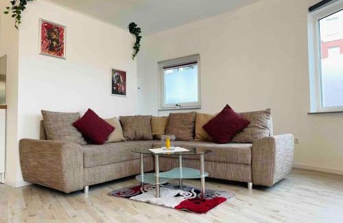 Rheinhausen Apartment | Central Bungalow with Contactless Check-In & Family Amenities