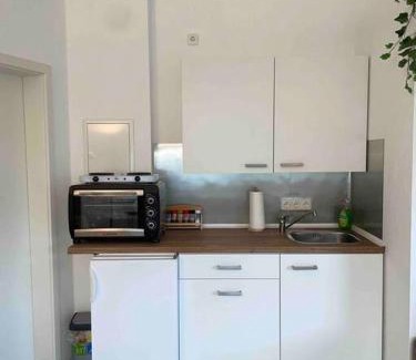Rheinhausen Apartment | Central Bungalow with Contactless Check-In & Family Amenities