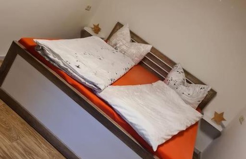 Elgersburg Apartment | Cozy Double Room with Kitchen, Rated 9.2 by Guests