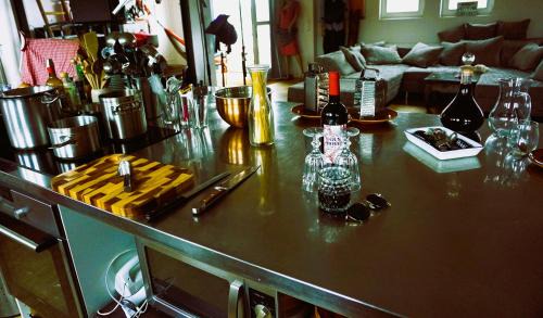 Schenefeld House | Elegant Loft Above the Rooftops – Family & Pet Friendly