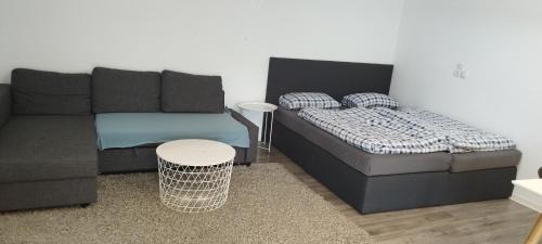 Juechen Apartment | Bright and Inviting Apartment - Pet & Child Friendly Stay