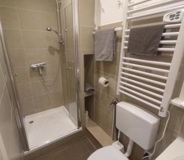 Juechen Apartment | Bright and Inviting Apartment - Pet & Child Friendly Stay