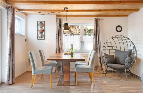 Espasingen Apartment | Stylish Schönfeld: Family-Friendly Retreat with Top Ratings