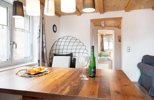 Espasingen Apartment | Stylish Schönfeld: Family-Friendly Retreat with Top Ratings