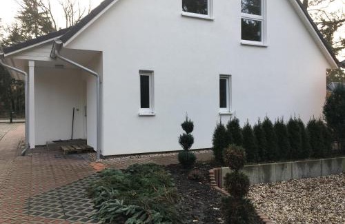 Schonwalde House | Pet-Friendly Retreat at Schönwalde B with Family Dining