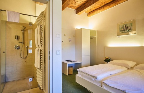 Geras Hotel | Discover Schüttkasten Geras: 4-Star Spa Retreat