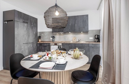 Groemitz Apartment | Cozy Oceanfront Apartment with Free Wi-Fi and Pool Access