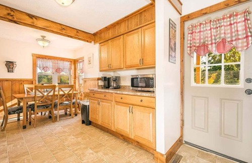 Ohiopyle Cabin | Pet-Friendly Schaefer House: Ideal for Ohiopyle Getaways