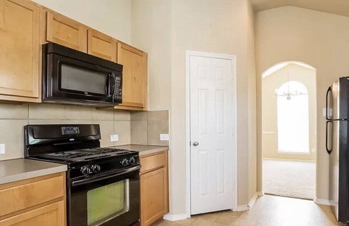 Montgomery House | Book Your Stay at Our Family & Pet Friendly Hotel Today