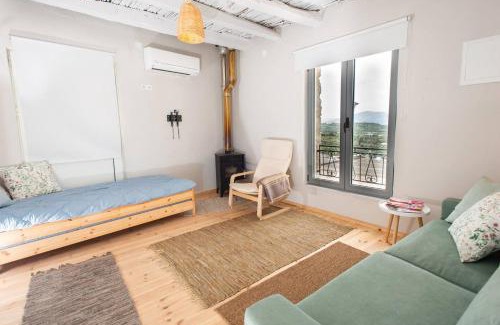 Kouses House | Experience Comfort at Schefflera Apt 2 - Rated 8.7/10!