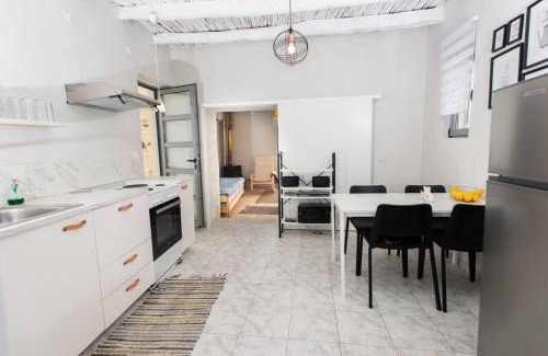 Kouses House | Experience Comfort at Schefflera Apt 2 - Rated 8.7/10!
