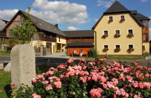 Wunsiedel Apartment | Family-Friendly Schelterhof with High Guest Ratings