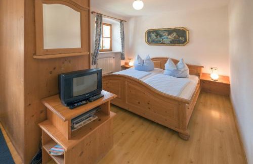 Wunsiedel Apartment | Family-Friendly Schelterhof with High Guest Ratings